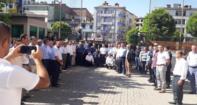 Kaymakam Alibeyoğlu vatandaşlarla vedalaşarak ilçeden ayrıldı