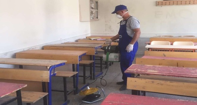Hakkari’deki okullar dezenfekte edildi