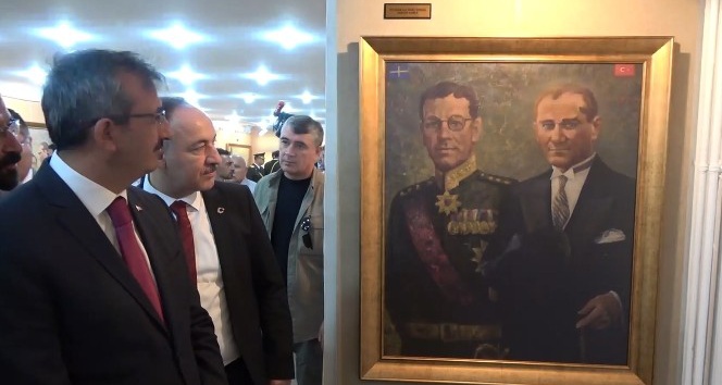 Zafer Bayramında ’kralların ressamı’na ait Atatürk kompozisyonları sergilendi