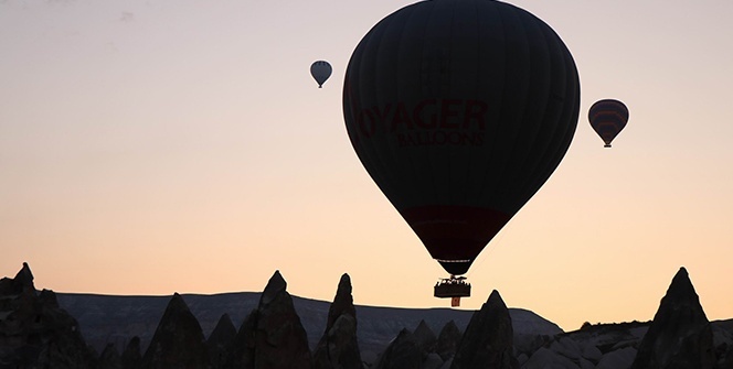 Kapadokya’da balonlar kartpostallık görüntüler oluşturdu