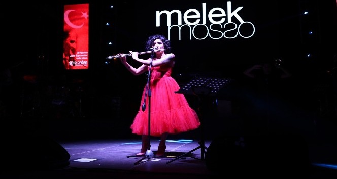 Melek Mosso Denizli’yi salladı