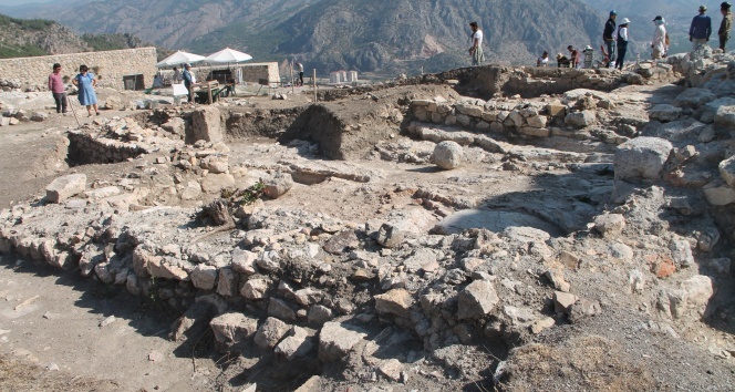 Arkeolojik kazÄ±larda 700 yÄ±llÄ±k cami bulundu