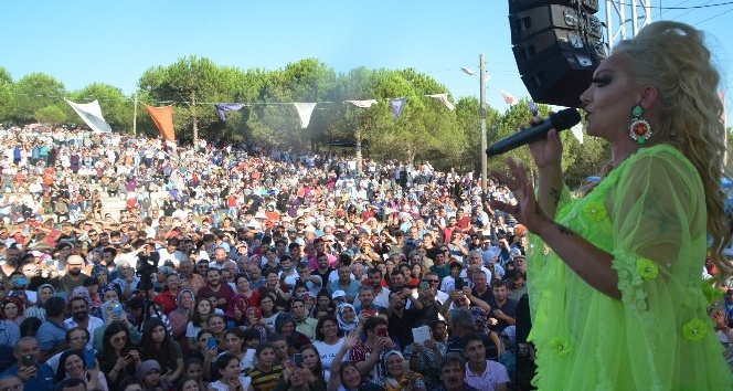 Tarihi karadede panayırında Güllü rüzgarı esti