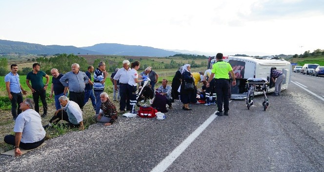 Kastamonu’da yolcu minibüsü ile kamyonet çarpıştı: 1 ölü, 11 yaralı