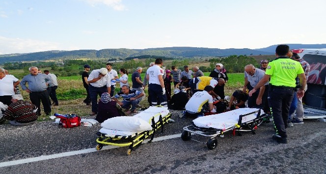 Kastamonu’da yolcu minibüsü ile kamyonet çarpıştı: 1 ölü, 16 yaralı
