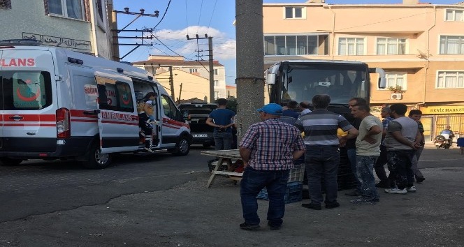 Tekirdağ’da görünmez kaza: Otobüs ile otomobilin arasında sıkıştı