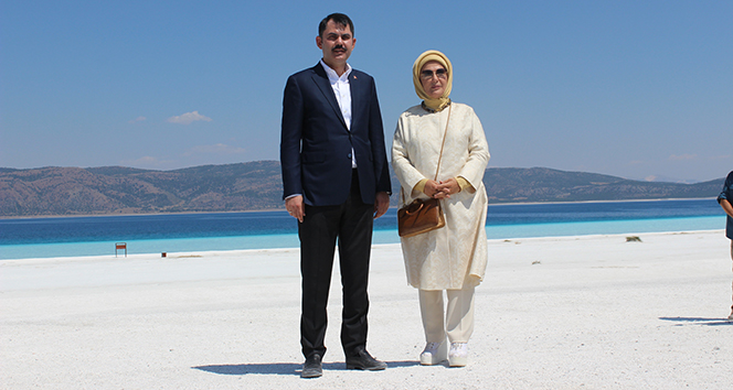 Emine Erdoğan ve Bakan Kurum, Salda Gölü’nde incelemelerde bulundu