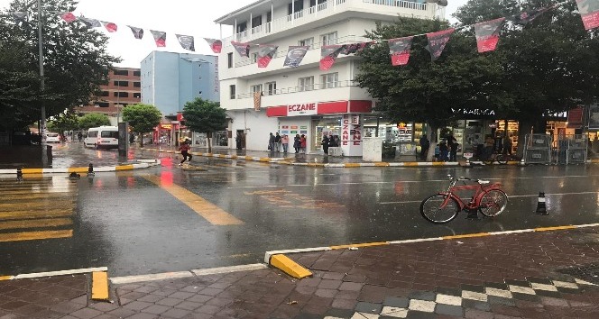 Iğdır’da sıcak hava yerini yağmura bıraktı