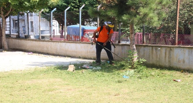 Akçakoca Belediyesinden okul çevrelerine temizlik