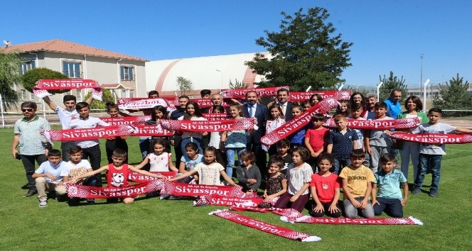 Şırnaklı öğrencilerden Sivasspor’a ziyaret
