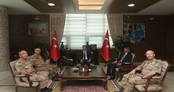 Bitlis Valisi Çağatay, Tümgeneral İlbaş’ı makamında kabul etti