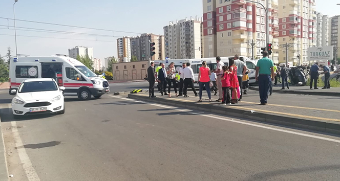 Kayseri'de 3 aracın karıştığı kazada çok sayıda yaralı var