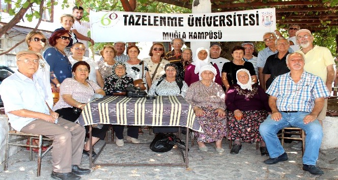 Tazelenme Üniversitesi öğrencilerine turistik gezi