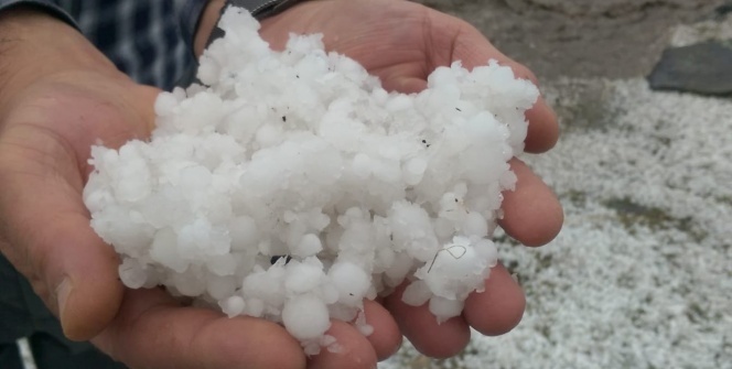 Ardahan’da dolu yağışı hayatı felce uğrattı