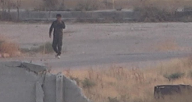YPG’li teröristler sınırda görüntülendi