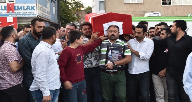 Özel hareket polisi Muhammed Mert Altaş memleketi Ahlat’ta toprağa verildi