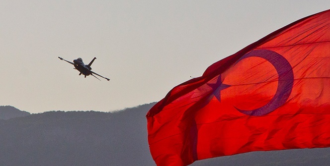 Balıkesir’de SOLOTÜRK nefesleri kesti