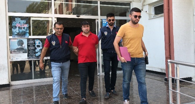Sahte Polis 6 Ay Boyunca Kaldığı Ev Arkadaşlarını Dolandırdı Mersin
