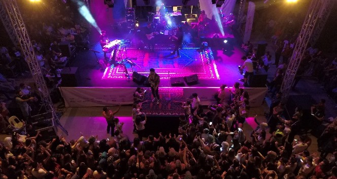 Yağcıbedir halısı üstünde konser