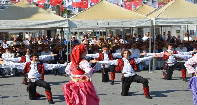 Kuşadası’nda Kurtuluş Bayramı coşkusu