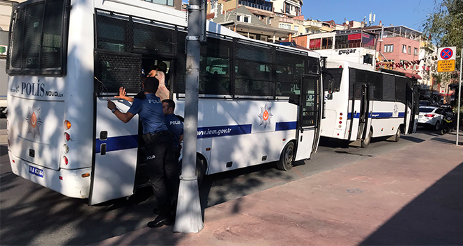 Beyoğlu’nda Çevik Kuvvet otobüsü kazaya karıştı: 2 yaralı