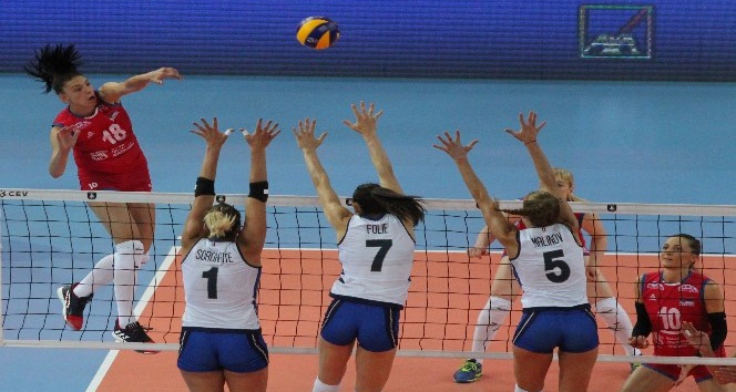 Kadınlar Voleybol Avrupa Şampiyonası’nın ilk finalisti Sırbistan