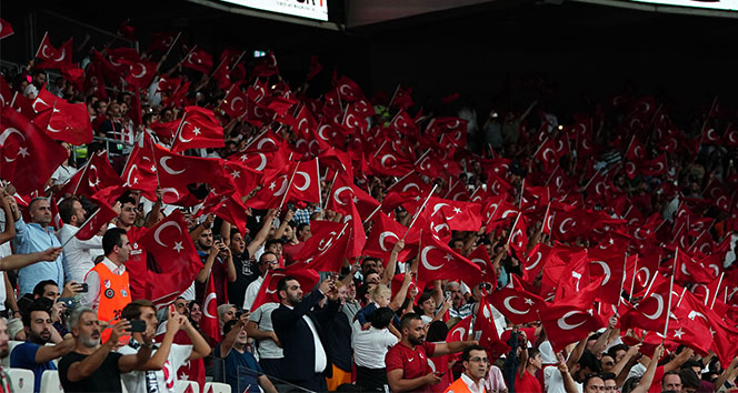 Beşiktaş Park kırmızı-beyaz!