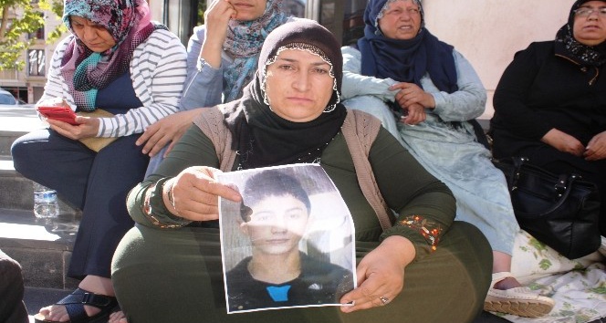 Çocukları dağa kaçırılan ailelerin HDP önündeki eylemi 6’ncı gününde