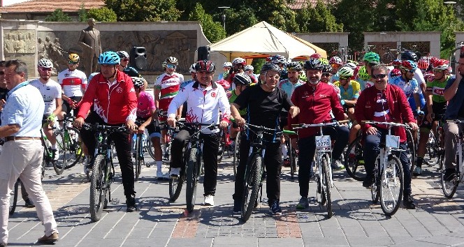 15 Ülkeden 150 bisikletçinin katıldığı Tour Of Central Anatolia Yarışları Sürüyor