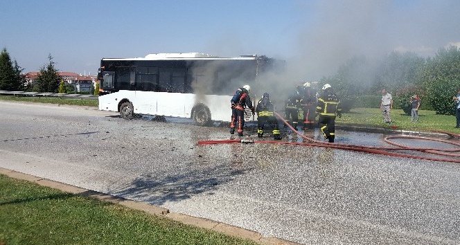 Sefer halindeki halk otobüsü yandı