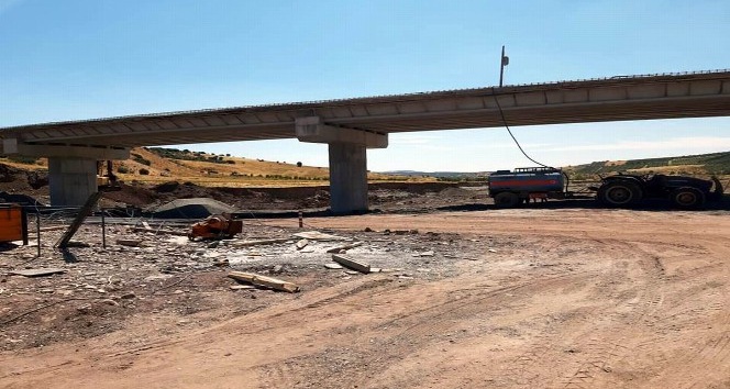 12 Köyü Musabeyli ile Gaziantep’e bağlayacak köprü tamamlanmak üzere