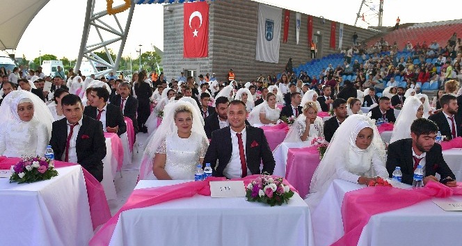 Ankara Büyükşehir Belediyesi dar gelirli çiftlere toplu nikah töreni