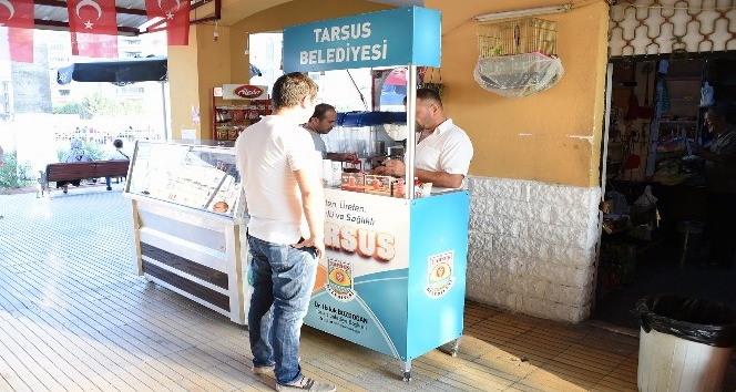 Tarsus Belediyesi’nden tren garında vatandaşlara çay ve kahve ikramı