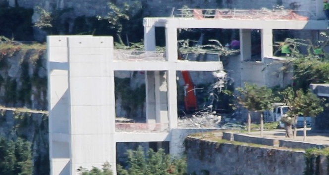 15 günde yıkılamayan asansörü, Bakanlık 2 günde yıktı