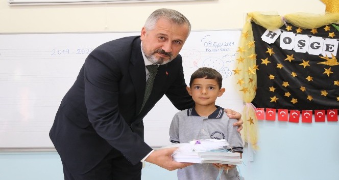 Başkan Kılıç okulların ilk gününde öğrencileri yalnız bırakmadı