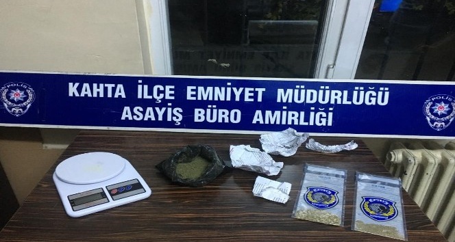 Uyuşturucu madde satan 2 kişi tutuklandı
