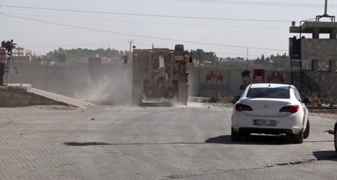 Türk ve ABD’li askeri yetkililer Suriye sınırında incelemede bulunuyor