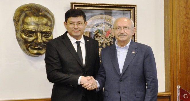 Başkan Özcan, 150 günlük faaliyet raporunu Kılıçdaroğlu’na sundu
