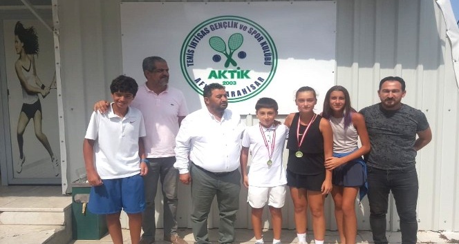 Mersin Büyükşehir Tenis Kulübü sporcuları, Afyon’dan madalyayla döndü