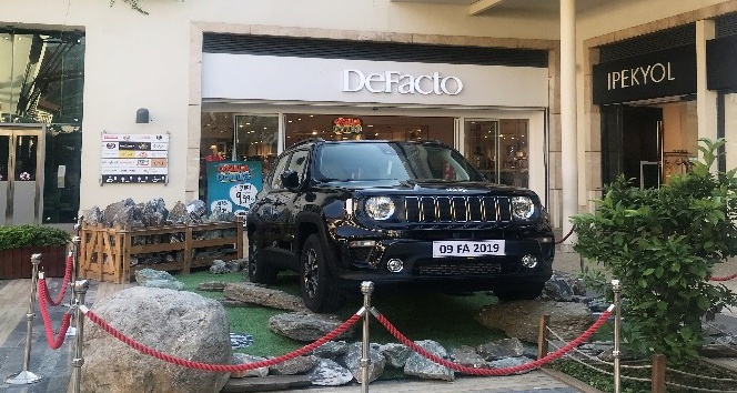 Forum Aydın’da alışverişler Jeep Renegade sahibi yapıyor