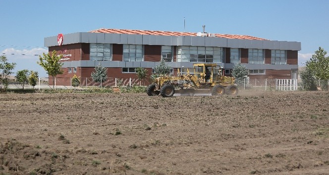 Yeni Malatyaspor ‘Futbol Köyü’ projesi için ilk kazmayı vurdu