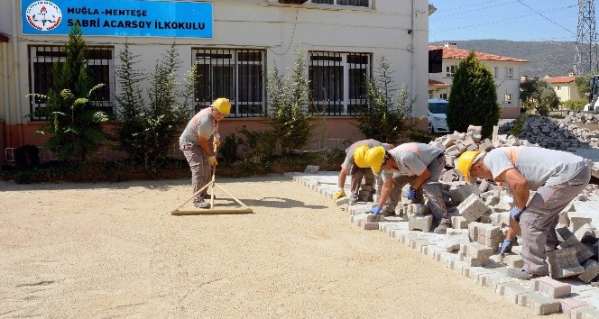 Menteşe Belediyesi’nden okullara bakım ve onarım