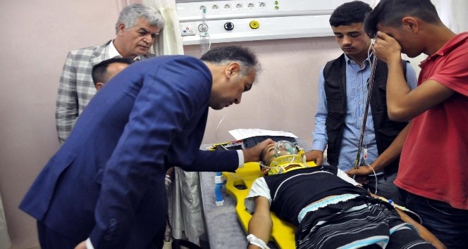 Vali Çağatay kazada yaralananları hastanede ziyaret etti