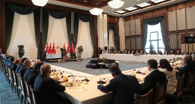 Cumhurbaşkanı Erdoğan büyükşehir belediye başkanları ile bir araya geldi