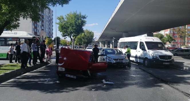 Otomobiller çarpıştı: 1 yaralı