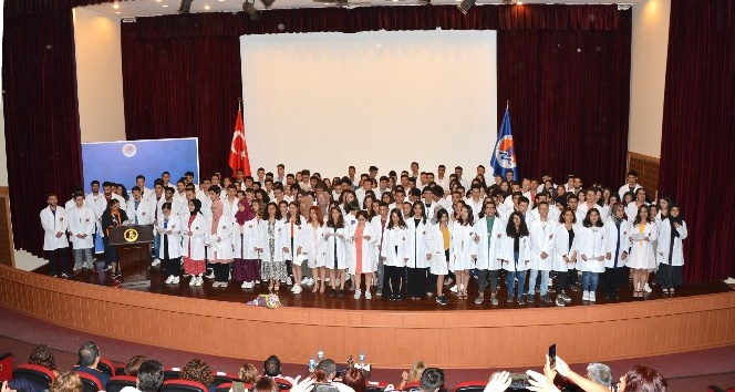 MEÜ Tıp Fakültesini kazanan öğrenciler, törenle beyaz önlüklerini giydi