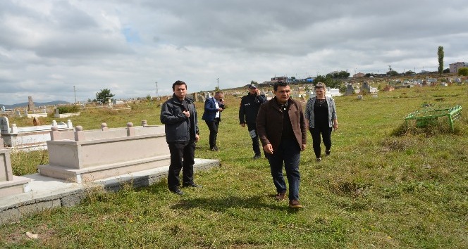 Başkan Demir, mezarlıklar için yardım çağrısı yaptı