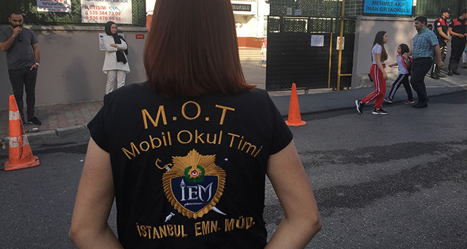 İstanbul polisinden okul önlerinde sıkı denetim