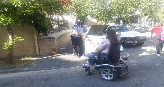 Manisa Büyükşehir zabıtası engelli vatandaşların yanında