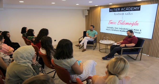 Ünlü moda tasarımcısı Emre Erdemoğlu öğrencilerle buluştu